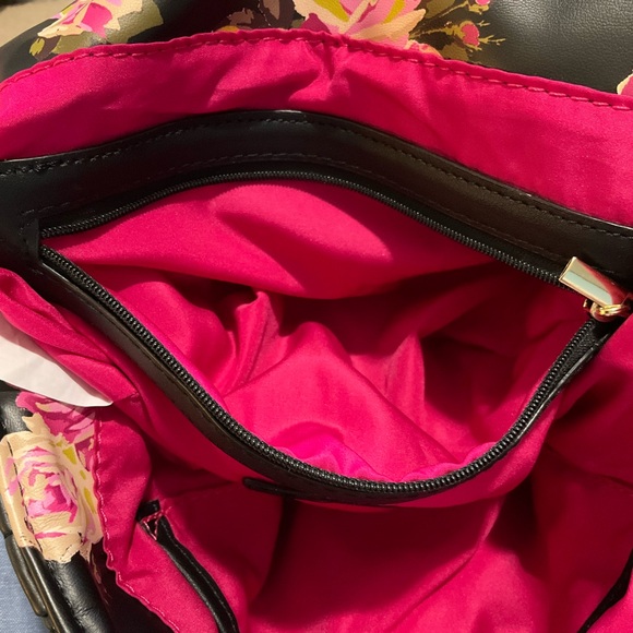 Betsey Johnson Black Floral Pucker Up Convertible Flap Crossbody Purse - Picture 8 of 13